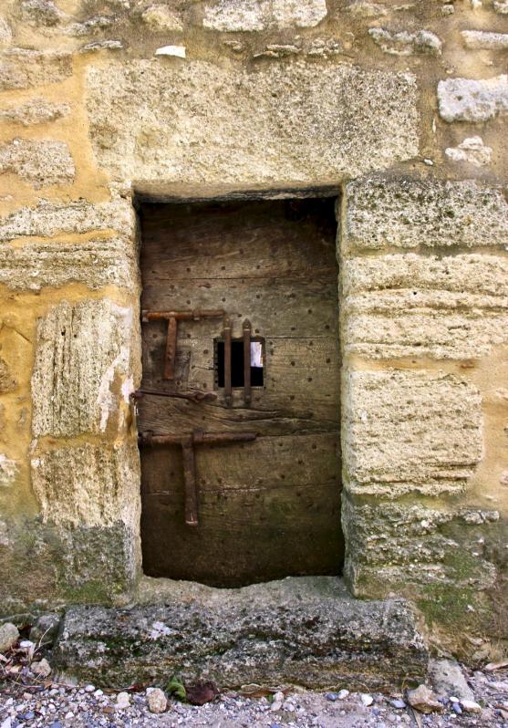 Ménerbes - la porte de la prison