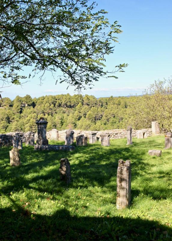 Ménerbes - le vieux cimetière